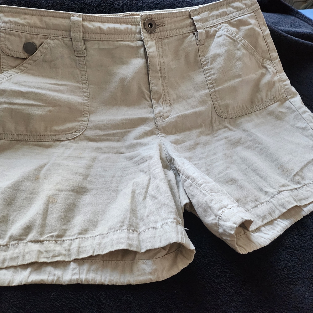 Tan Cargo Shorts with Relaxed Fit and Belt Loops
